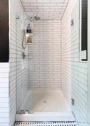 Douche, serviettes fournies