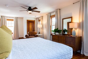 5 bedrooms, desk, iron/ironing board, travel cot