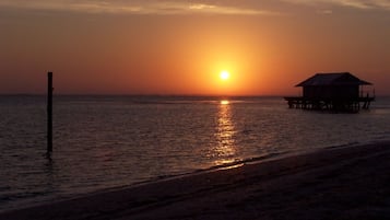 Beach nearby, sun loungers, beach towels