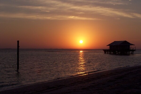 Beach nearby, sun-loungers, beach towels