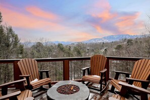 Property grounds - MARVELOUS Mountain View Cabin! 4 Fireplaces! Hot Tub! Fire Pit! Game & Sun Room! (Gatlinburg)