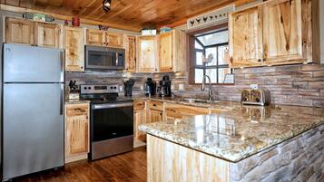 KĂŒhlschrank, Mikrowelle, GeschirrspĂŒler