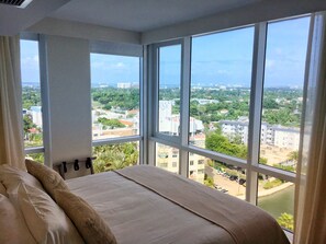 2 habitaciones, escritorio, tabla de planchar con plancha y wifi gratis 