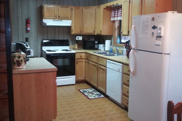 Køleskab, mikrobølgeovn, ovn, kogeplade