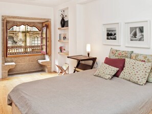 1 bedroom, soundproofing, iron/ironing board, travel cot