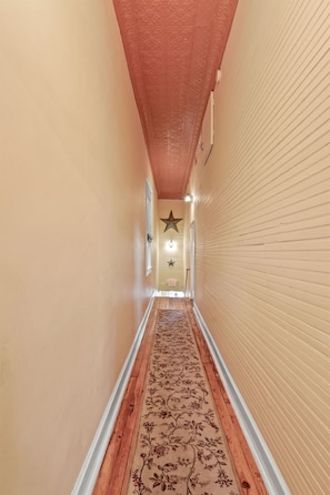 Interior - Stay in Crozet Mountain Suite in Downtown Crozet (Crozet)