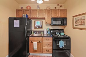 Fridge, microwave, oven, stovetop - Stay in Crozet Mountain Suite in Downtown Crozet (Crozet)
