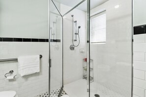 Shower, hair dryer, towels, shampoo