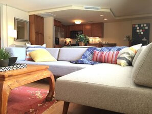 Smart TV, books - Perfect Spot to Work Play in Midtown! (Oklahoma City)