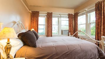 2 bedrooms, iron/ironing board, travel cot, free WiFi