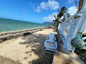 Beach nearby, sun loungers, beach towels