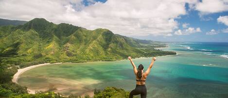 Plage à proximité, chaises longues, serviettes de plage