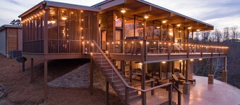 Beautiful Lake House with Breathtaking Views all Year!