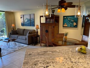 Smart TV, DVD player, books, stereo - Kauhale Makai: 1 Bedroom with Ocean Views, Fully Remodeled and Redecorated (Kihei, Maui)