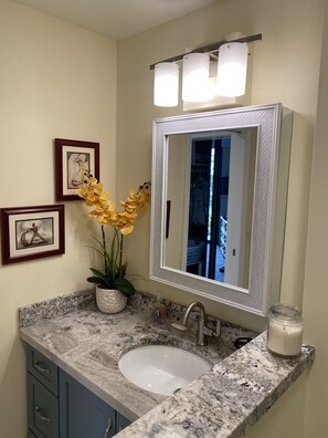 淋浴設備、風筒、提供毛巾、番梘