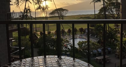 Kauhale Makai: 1 Bedroom with Ocean Views, Fully Remodeled and Redecorated