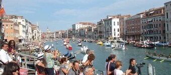 Beautiful Gaffaro Apartment in Dorsoduro with Canal View