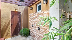 Property grounds - Luxury Ocean Front Villa with Heated Infinity Pool, Private Pier and Kayaks (Cabo Rojo)