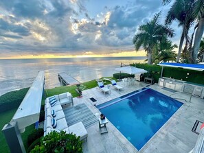 Outdoor pool, an infinity pool