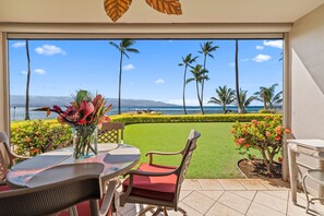 Outdoor dining - BEAUTIFUL OCEANFRONT CONDO* EXCELLENT VIEW* PERFECT LOCATION & A/C (Maalaea)