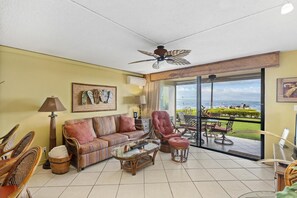 Smart-TV, DVD-Player, Bücher, Musikbibliothek