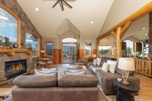 TV, fireplace, video games, foosball - Moosehead Lodge: Clear Mountain Views, Hot Tub & Game Room (Breckenridge)