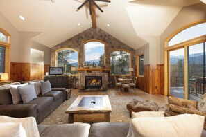 TV, fireplace, video games, foosball - Moosehead Lodge: Clear Mountain Views, Hot Tub & Game Room (Breckenridge)