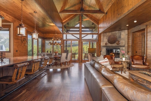 Lumber Jack Lodge: Virtueller Rundgang, echter Ski-In / Out, privater Whirlpool, Billardtisch