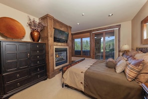 7 bedrooms, iron/ironing board, free WiFi, bed sheets - Lumber Jack Lodge: 7BR Ski-In/Out Estate, Hot Tub, Elevator & Pool Table (Copper Mountain)
