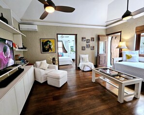 5 bedrooms, in-room safe, desk, iron/ironing board