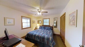 2 makuuhuonetta, silitysrauta/-lauta, Wi-Fi, vuodevaatteet