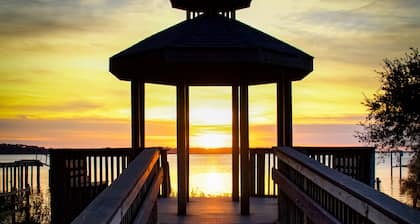 Chill Surf Bungalow OBX (Hammock + Surfboards)