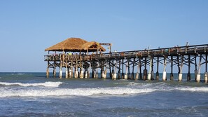 Beach nearby, sun loungers, beach towels