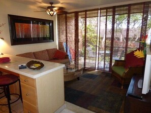 Smart TV, tenis de mesa, libros y estéreo