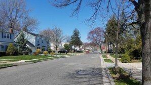 A residential street with houses, a sidewalk, and a stop sign. - Secluded, Sunny Studio.  Fully Private: entrance, bath, bedroom, kitchen & Patio (Valley Stream)