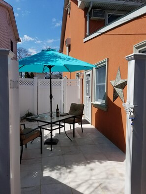 屋外ダイニングエリア