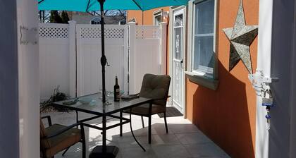 Secluded, Sunny Studio.  Fully Private: entrance, bath, bedroom, kitchen & Patio