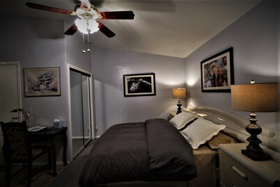 Secluded, Sunny Studio.  Fully Private: entrance, bath, bedroom, kitchen & Patio