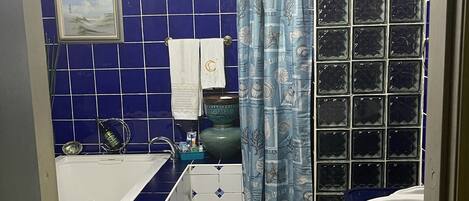 Shower, jetted bath, hair dryer, towels