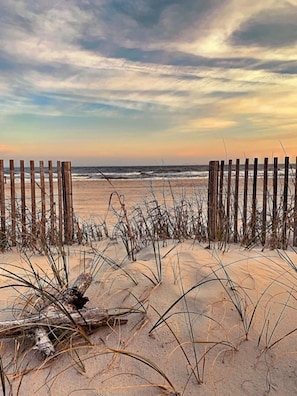 On the beach - Oceanfront Rooftop Beach House Penthouse with Panoramic Atlantic Ocean Views. (North Myrtle Beach)
