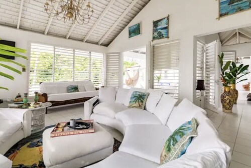 Relax in paradise! Beach, Mountain View’s. Staffed 4 bedroom suites, sleeps 12.