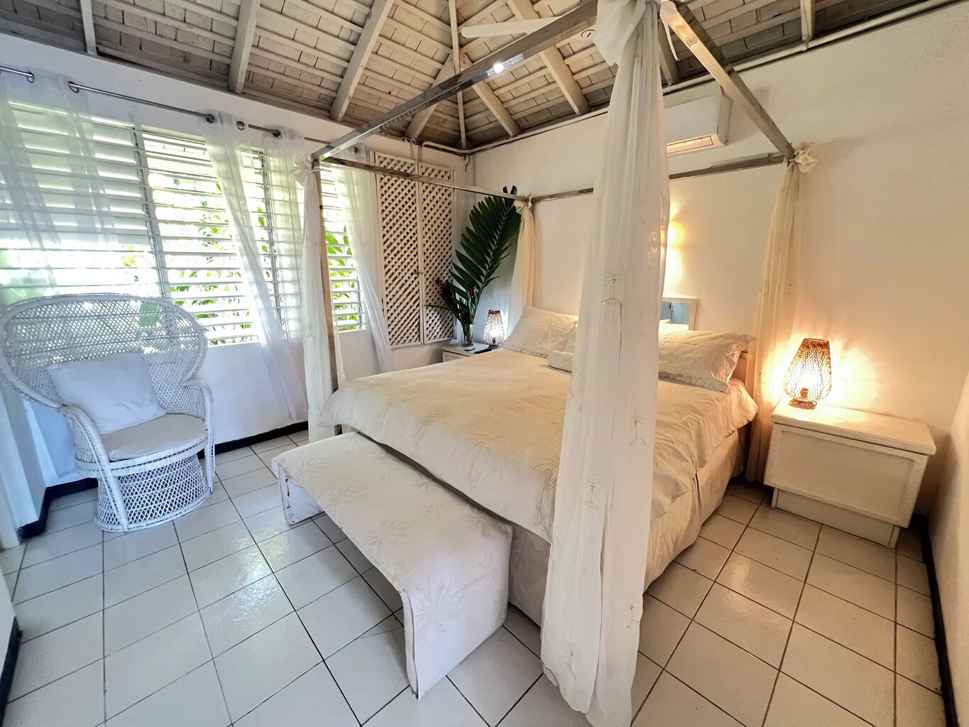 4 bedrooms, in-room safe, desk, iron/ironing board