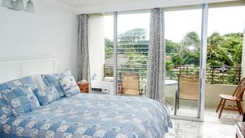 Tabla de planchar con plancha, wifi gratis y ropa de cama