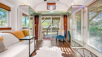 1 slaapkamer, een bureau, een strijkplank/strijkijzer, gratis wifi