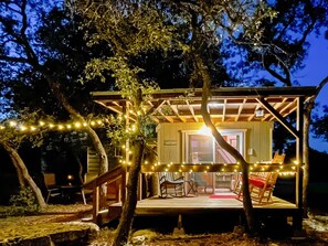 Terrace/patio - Beautiful Zen Cabin in Canyon Lake! Only 5 minutes from the lake and river! (Canyon Lake)