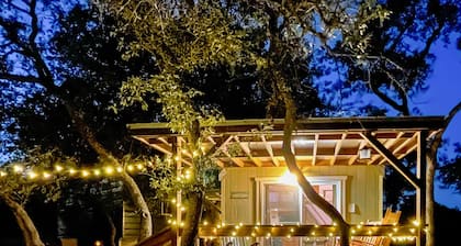 Beautiful Zen Cabin in Canyon Lake! Only 5 minutes from the lake and river!