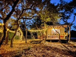 Property grounds - Beautiful Zen Cabin in Canyon Lake! Only 5 minutes from the lake and river! (Canyon Lake)