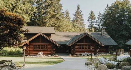 Two Beautiful Log Cabins alongside the Sol Duc River!