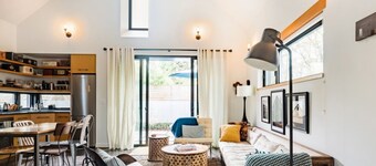 PDX Urban Barn Guesthouse near culinary rich Division St.