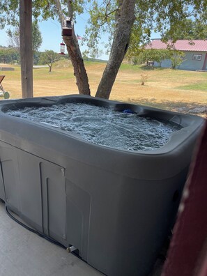 Outdoor spa tub - RANCH LIFE!  Guest House on Ranch with Pool & Hot Tub (Weatherford)